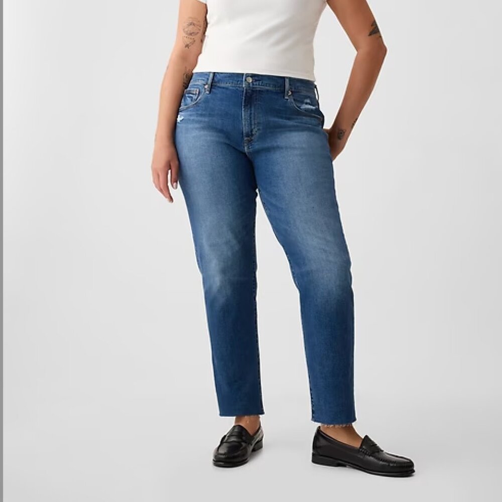 NWT Gap Girlfriend Mid Rise Straight Leg Jeans